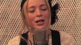 LIVE: Lisa Ekdahl sjunger Give me that slow knowing smile