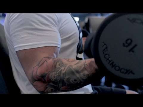5 ćwiczenia na mięśnie ramion Mięśnie lubią koła zębatego