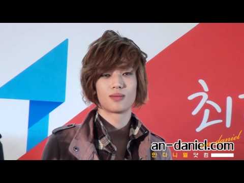 111010 TEEN TOP(틴탑) 최화정의 파워 타임 - ‘손등이 스친다’ 니엘 직캠