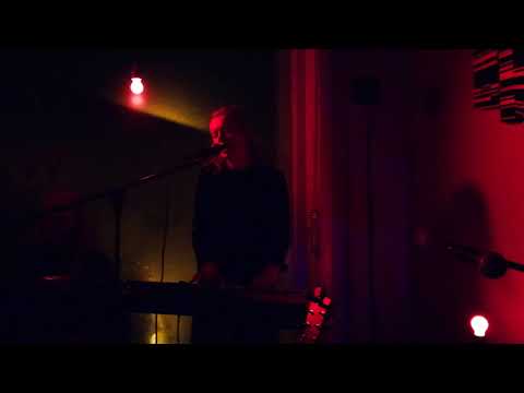 Katja Aujesky - Wasser (Live at Wakker in Wiesbaden)