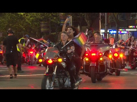 Video Thumbnail: 'Dykes on Bikes' kick off Mardi Gras Parade in Sydney | AFP