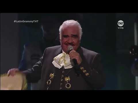 El gran Vicente Fernández junto a su hijo Alejandro y su nieto Alex Fernández.