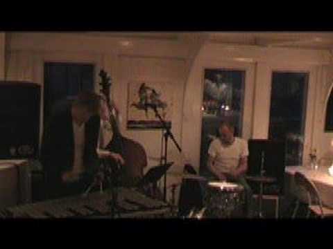 Martin Fabricius Trio - When Sharks Bite (with introduction) - vibraphone, bass and drums