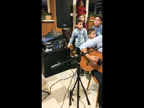 Familia Hranovnica - Dve hlave Vina (Marek Straceny)