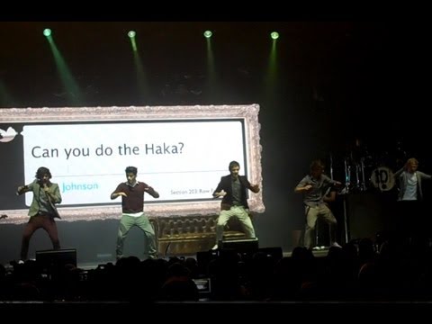 ONE DIRECTION doing the haka & rapping [ @coupdemain ] Auckland, NZ - 21/04/12
