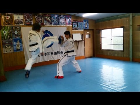 六．後進飛び前蹴り