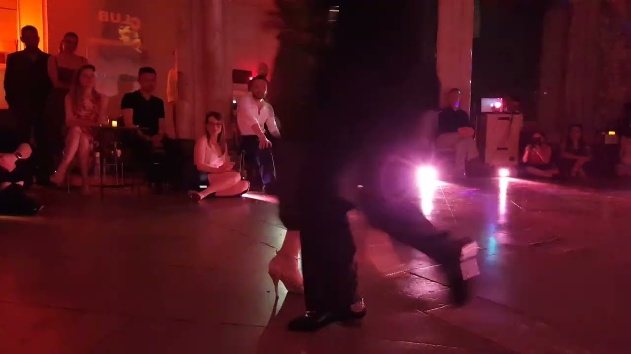 Video thumbnail for Vanessa Villalba & Facundo Pinero @ Tango Club London 2022 2/4