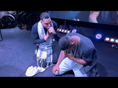 🚨ASSUSTADOR, profeta canta para jovem, e a igreja se emociona 😭😳😳