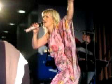 Laura Voutilainen - Vaarallinen yllätys