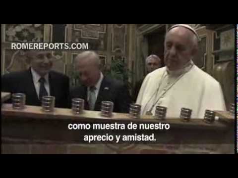 Francisco denuncia el antisemitismo y la persecución de cristianos