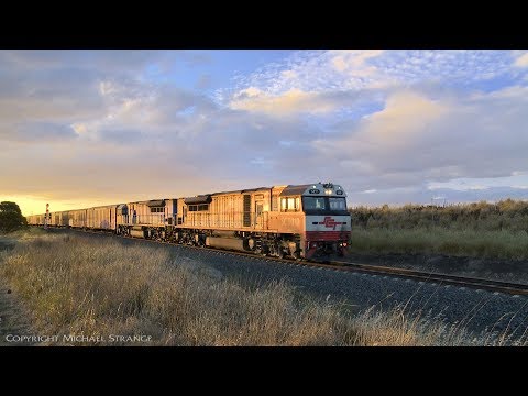 SCT 5PM9 Boxcars & Containers At Sunset - PoathTV Australian Trains & Railways