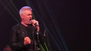 Taylor Hicks covers Livin&#39; For The City