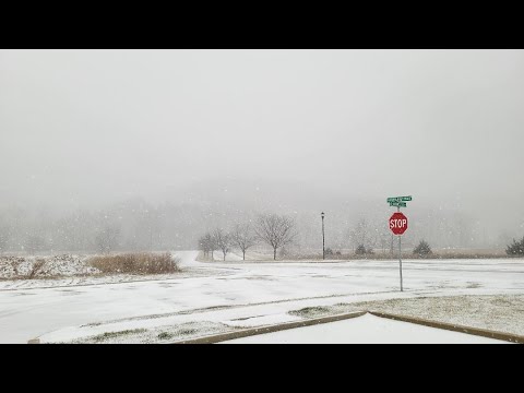 Heavy snow and wind causes Blizzard like conditions - St. louis Mo - 12/22/22