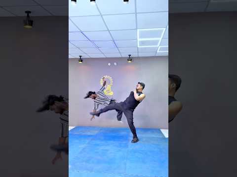 Effective Self-Defence: Front Push vs Spinning Kick💥. #shorts #selfdefense #kick