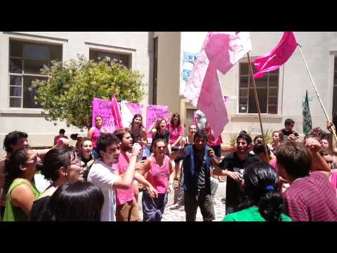 La Mella agitando y la Campora en silencio