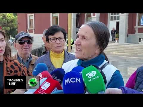 Top Channel/ Protestë e të pastrehëve të tërmetit! Nuk iu riparua pallati, duan shtëpi