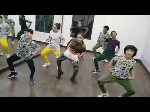 #edhendhoru pok  malayalam song #funnydamce #mafaz & friends 1