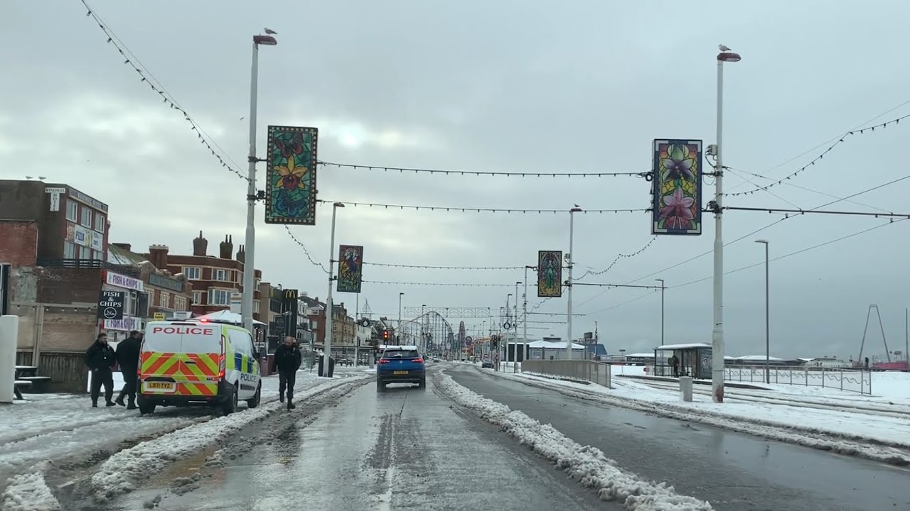 Blackpool Front @ 1pm - snow ⛄️ POLICE seen twice - £1 burgers/bingo/sliding/cash machines & more!.