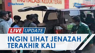 Tangis Histeris Ibu Korban Mutilasi saat Peti Jenazah Tiba di Rumah, Ingin Lihat untuk Terakhir Kali
