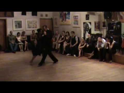 Guillermina Quiroga and Junior Cervilla are dancing to the milonga " Milonga, Vieja Milonga " by Juan D'Arienzo
