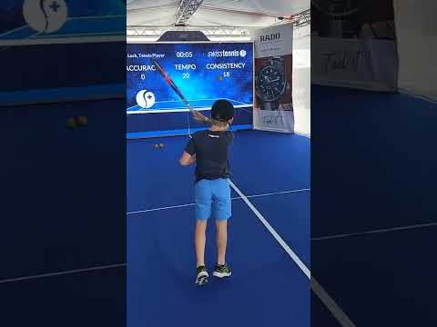 This kid shows his #tennis skills at the #swissopen2022 🤩🎾 #interactivegaming