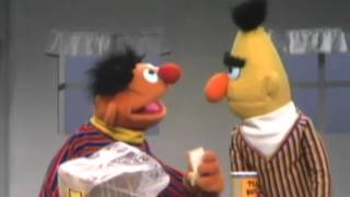 Classic Sesame Street   Ernie And Bert Cooperates Peanut Butter And Bread