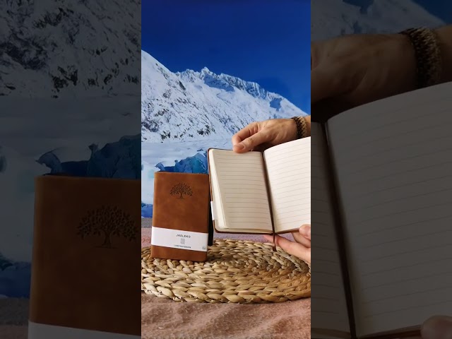 Vídeo relacionado con FINEASY A7 Bloc Notas de Cuero PU, Libreta Pequeña de Bolsillo con Bolígrafo de Metal y Blocs de Notas de Repuesto, Libreta de Bolsillo para Escuela Hogar Oficina (Marrón)