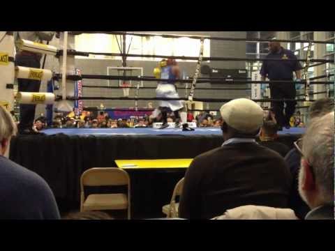Joshua Gonzalez vs Vidal Hernandez ROUND 1 Daily News Golden Glove Preliminary 2012