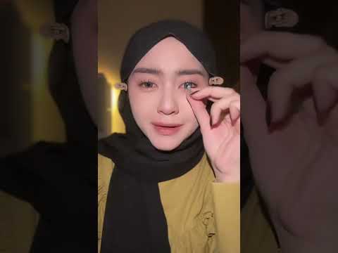 Siapa di sini yang juga pernah jatuh cinta sama produk skincare? 🤍✨ Yuk, bagi rekomendasi favoritmu!