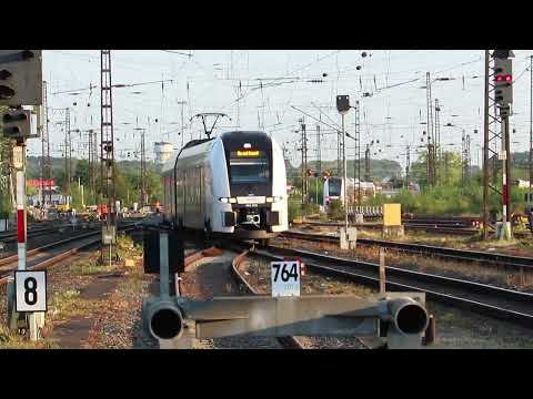 Do not board - RRX. Rhein Ruhr Express im Hbf Hamm.