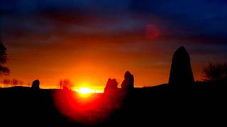 preview picture of video 'Eclipse at Sunrise   Avebury'