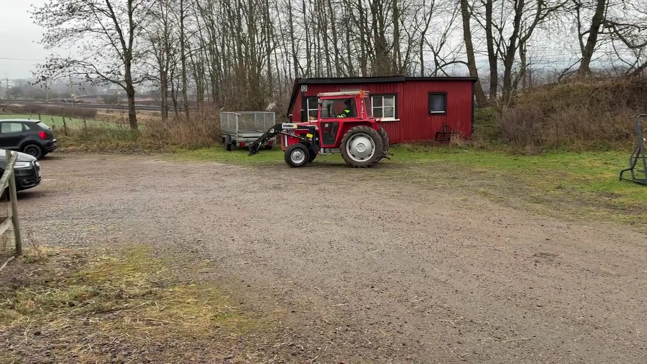Presentationsvideoklipp: MASSEY-FERGUSON 550-2 MP - 0 km - Manuell - röd - 1981