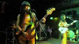 Shonen Knife - "I Wanna Eat Choco Bars" (2/5)