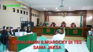 Download lagu A HOT DEBATE!! Rocky Gerung vs. the Public Prosecutor's Competitiveness mp3