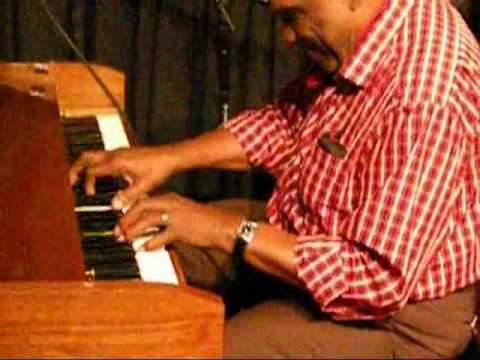 Harold Mabern comps behind Eric Alexander at Linda's Jazz Nights