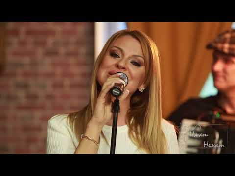 Elena Velevska i Grupa Cardak  -  Moma Ohriganka