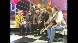 Squeeze - If It&#39;s Love + Interview (Going Live 1989)