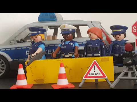 die Polizei Playmobil Figuren machen eine Straßensperre sie erwischen da Verbrecher