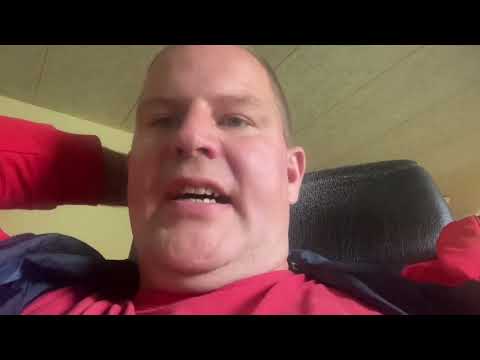 Snakker om Rusland Ukraine krigen og at det har været hårdt på arbejde idag og god tirsdag eftermidd