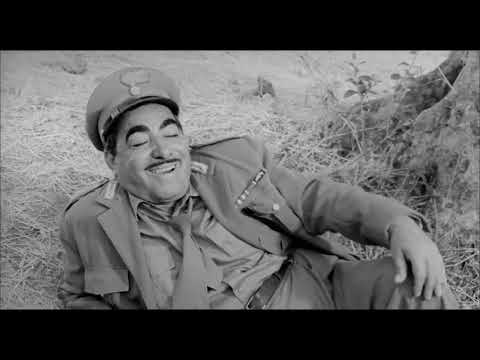 Il maresciallo siciliano dà lezioni al carabiniere trevigiano | da "Sedotta e abbandonata" (1964)