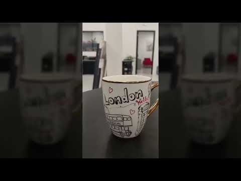 A Caneca de Porcelana Estampa Londres em Dourado STR015, Caixa c/72 UN, colocar no carrinho somente múltiplos da caixa.
