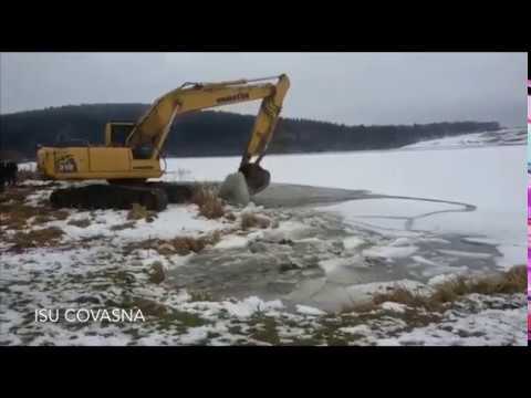 Mediafax 29 Decembrie - Pompierii din CV sparg gheața unui lac în căutarea unui bărbat dispărut