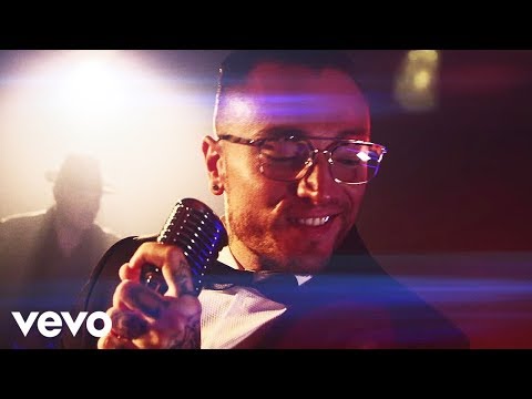Video thumbnail for Fiumi Di Champagne - Tratto Dal film “Natale Col Boss”