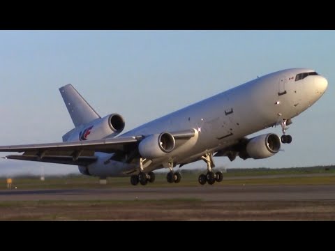 Close Up DC-10 Takeoff!