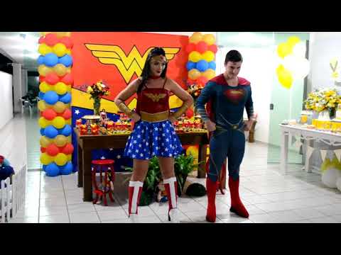 MULHER MARAVILHA E SUPER HOMEM - PERSONAGEM VIVO