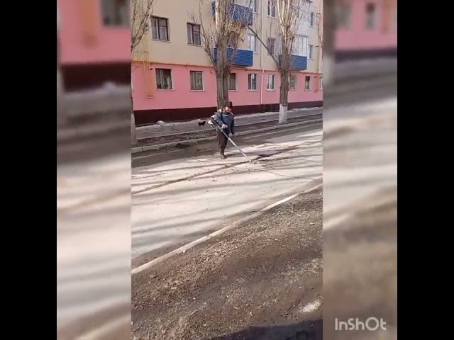 ??Дорожные службы Ютазинского района производят ремонт асфальтового покрытия на дороге по ул. Ленина