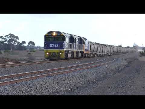 8253-8251-8123 on 4MC6 loaded grain ex Lillimur to Bomaderry NSW at Gheringhap Loop  01-08-18.