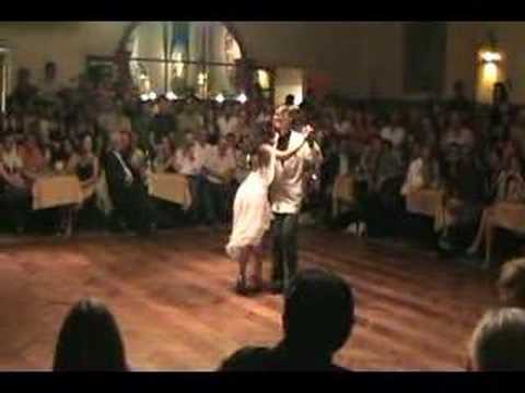  Silvina Valz  and  Dany Garcia  are  dancing  to  the  milonga  "  Tango Negro  "