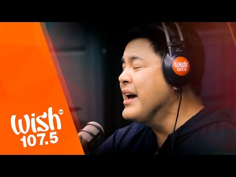 Martin Nievera sings "Ikaw Lang ang Mamahalin" LIVE on Wish 107.5 Bus