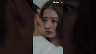 Escena de besos en el baño💖｜Caminando por la línea｜WeTV #Shorts